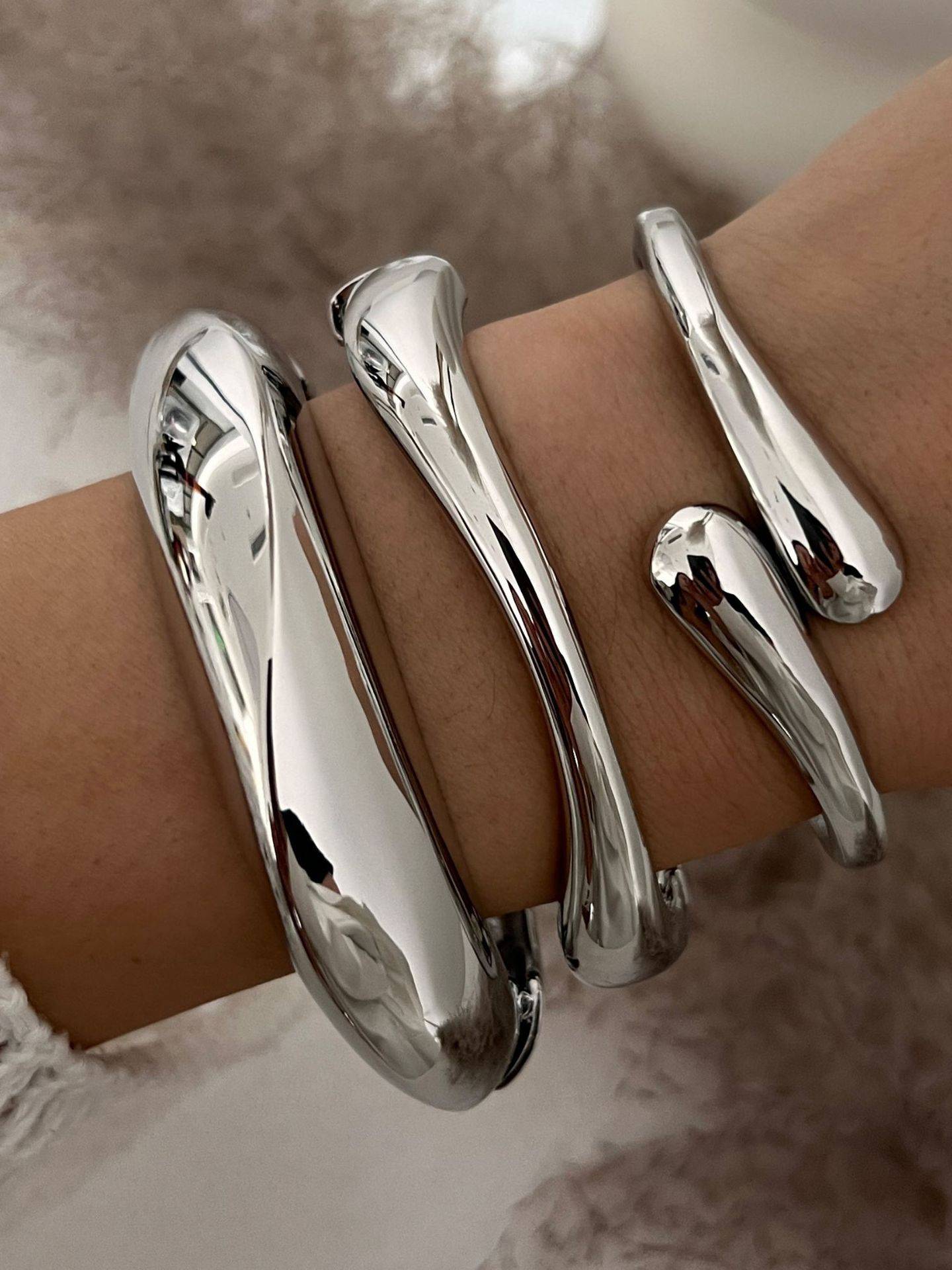 Minimalist bracelet